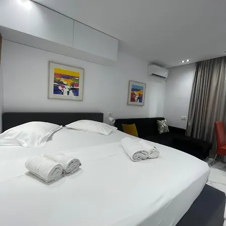 Midnight Apartment *